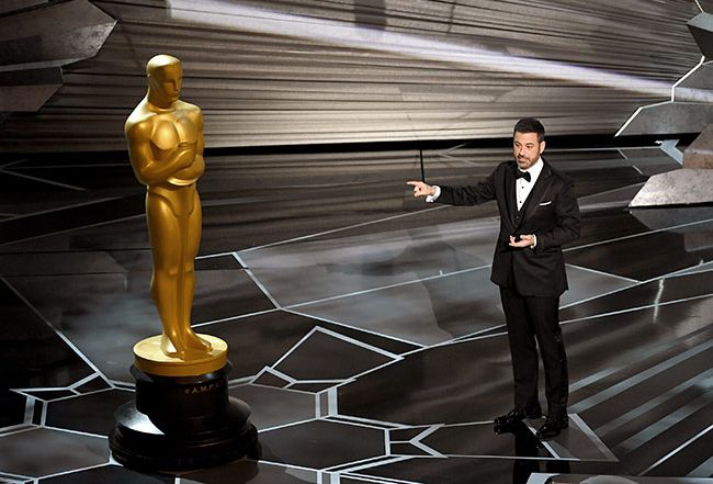 Glenn Close Wears a Gold Cape on Oscars 2019 Red Carpet